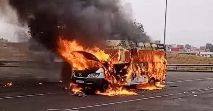 النار تلتهم حافلة تقل جماهير المغرب التطواني لحضور نهائي كأس العرش