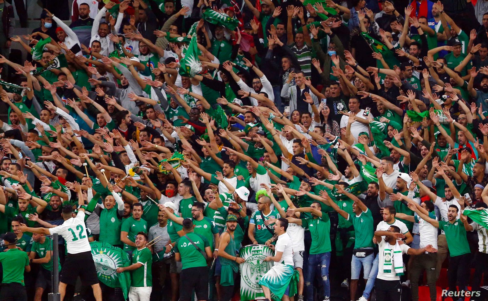 فاجعة رياضية..الشغب ينهي حياة مشجع رجاوي ..التفاصيل