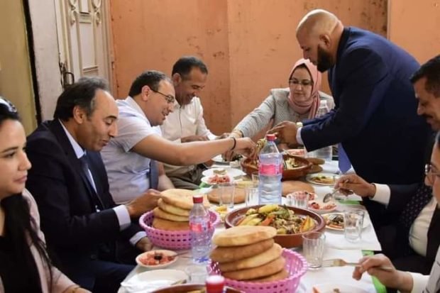 رئيس جهة بني ملال َتيَّضْرَبْ فَطاجِينْ شلالات أوزود بعد ضجة ”الدُودْ”