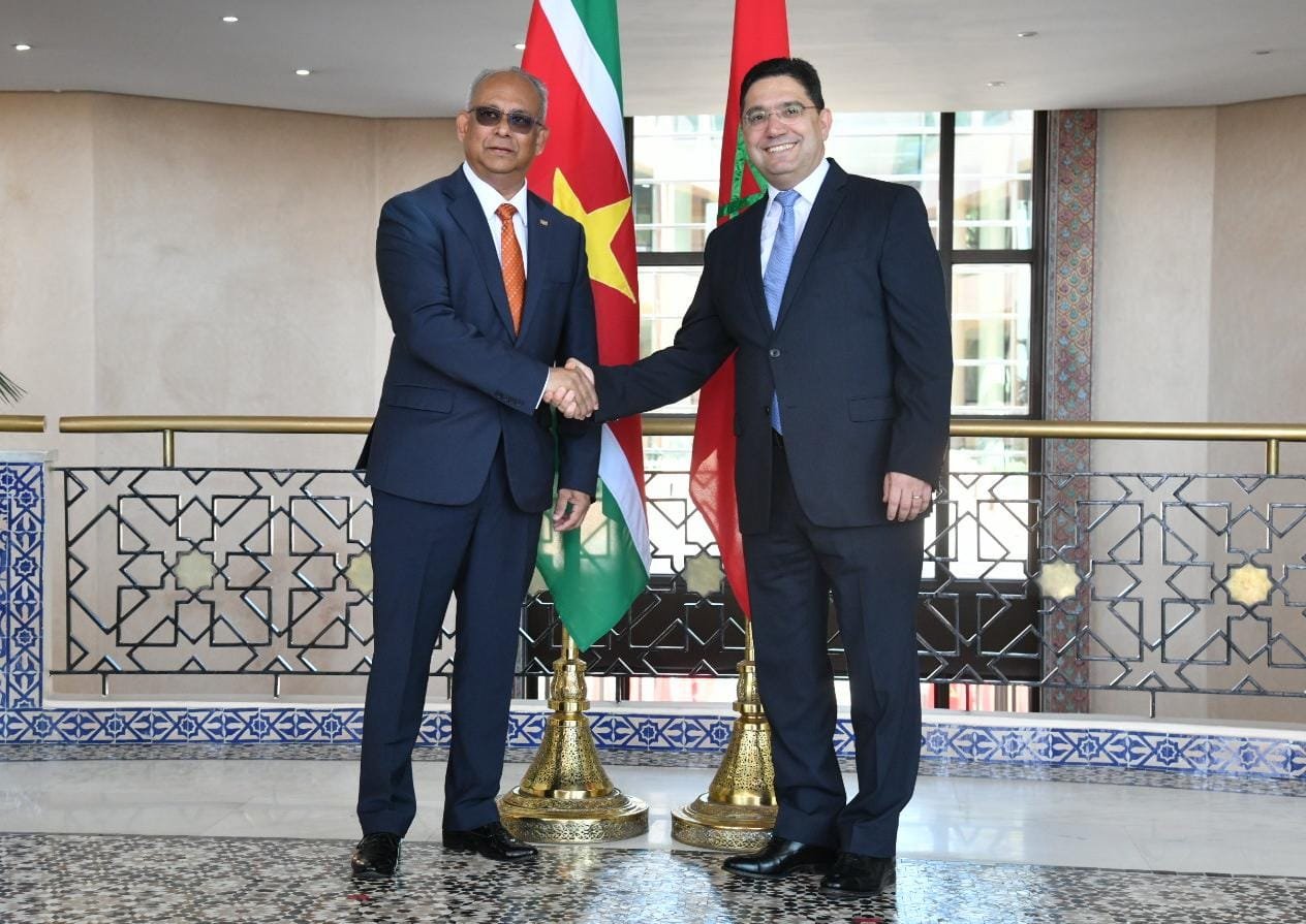 صفعة أخرى يتلقاها النظام الجزائري وربيبته جبهة البوليساريو.. سورينام تفتح سفارة بالرباط و قنصلية في الداخلة