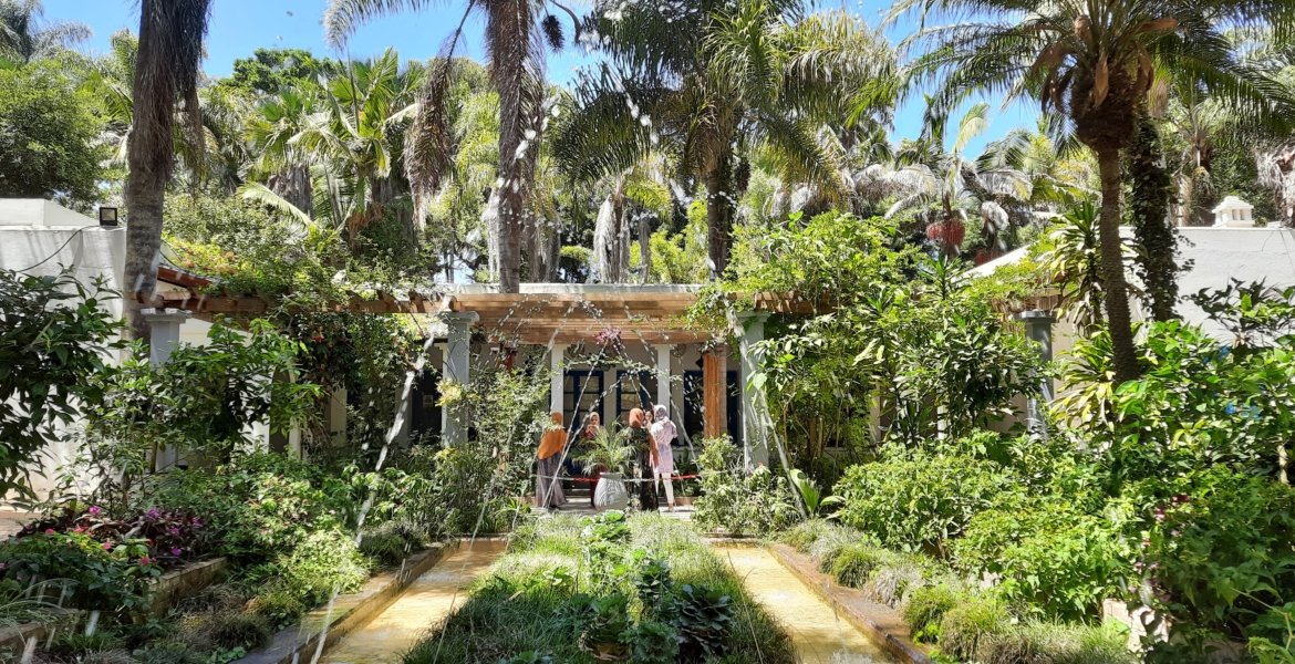 الحدائق العجيبة-بوقنادل بسلا.. ورشات تعريفية بتقنيات تقطير الورد وفن الخط العربي والزخرفة