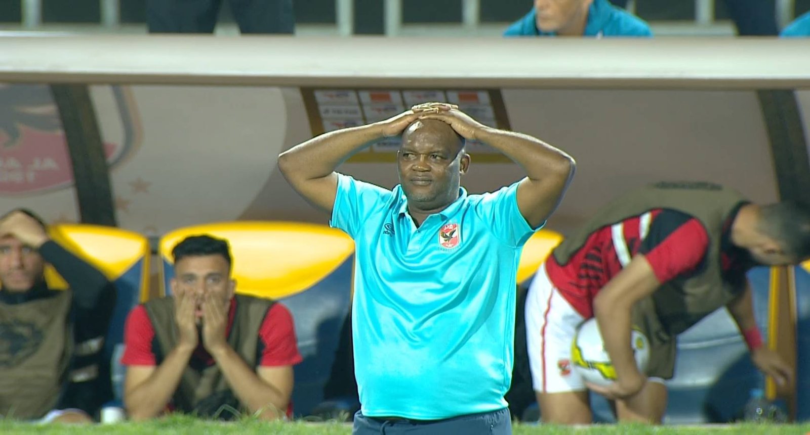 مدرب الأهلي المصري : إنهزمنا بسبب الملعب