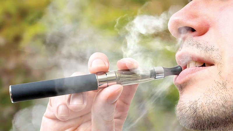 السيجارة الالكترونية: جمعيات المجتمع المدني تدق ناقوس الخطر بشأن انتشار تدخينها في صفوف المراهقين