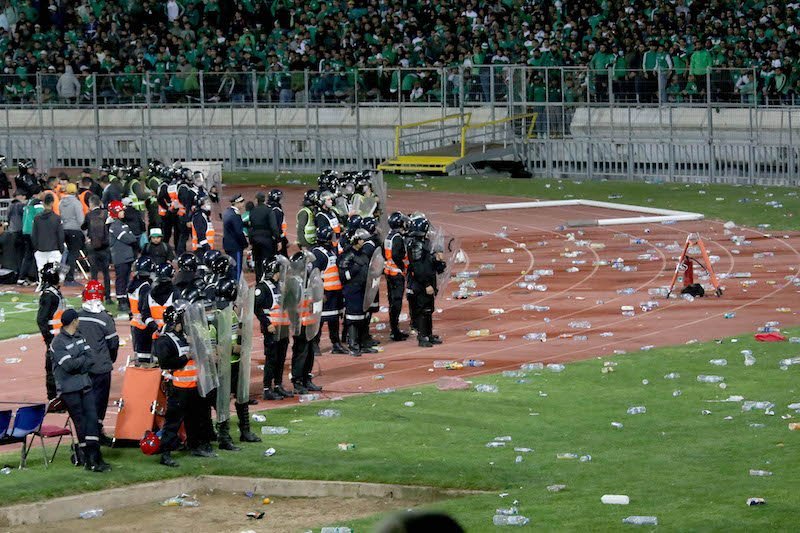 أحداث خريبكة.. معاقبة الرجاء بإجراء مبارياته بدون جمهور وغرامة مالية مهمة