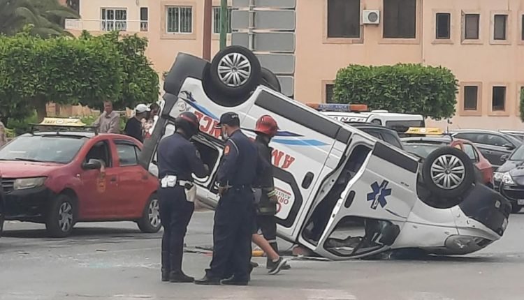 على متنها مرضى.. انقلاب سيارة إسعاف بوجدة