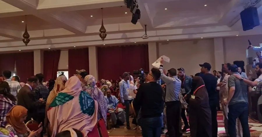 حالة فوضى و مواجهات بالكراسي في لقاء جهوي لـ”البام” بكلميم