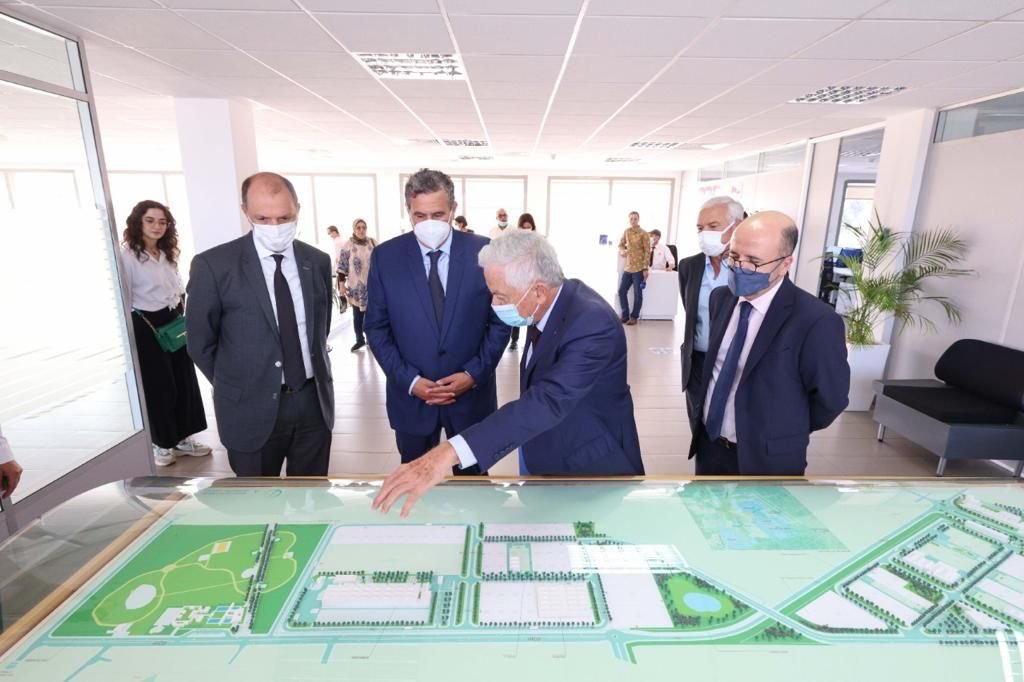 أخنوش يزور قطب صناعة الطيران بإقليم النواصر