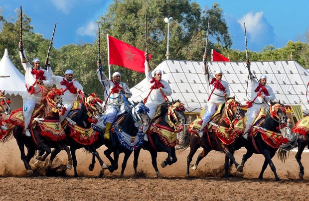 الرباط… انطلاق منافسات الدورة ال21 لجائزة الحسن الثاني لفنون الفروسية التقليدية