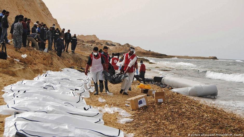 العثور على 20 جثة لمهاجرين غير شرعيين في الصحراء الليبية