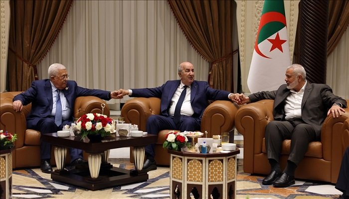 لقاء هنية وعباس مع الرئيس الجزائري “بروتوكولي” وبدون نتائج