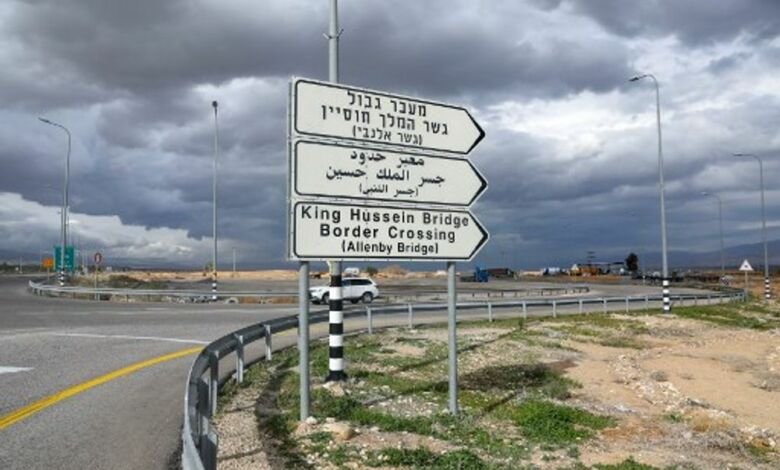 كاتب أردني…الوساطة المغربية بقيادة جلالة الملك لفتح جسر اللنبي بدون انقطاع اختراق غير مسبوق