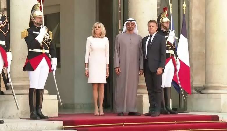 الرئيس الفرنسي يستقبل رئيس دولة الامارات في الإليزيه