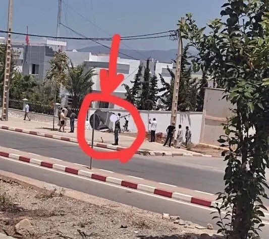 سيارة مجنونة تقتحم مركز الدرك الملكي بإمزورن