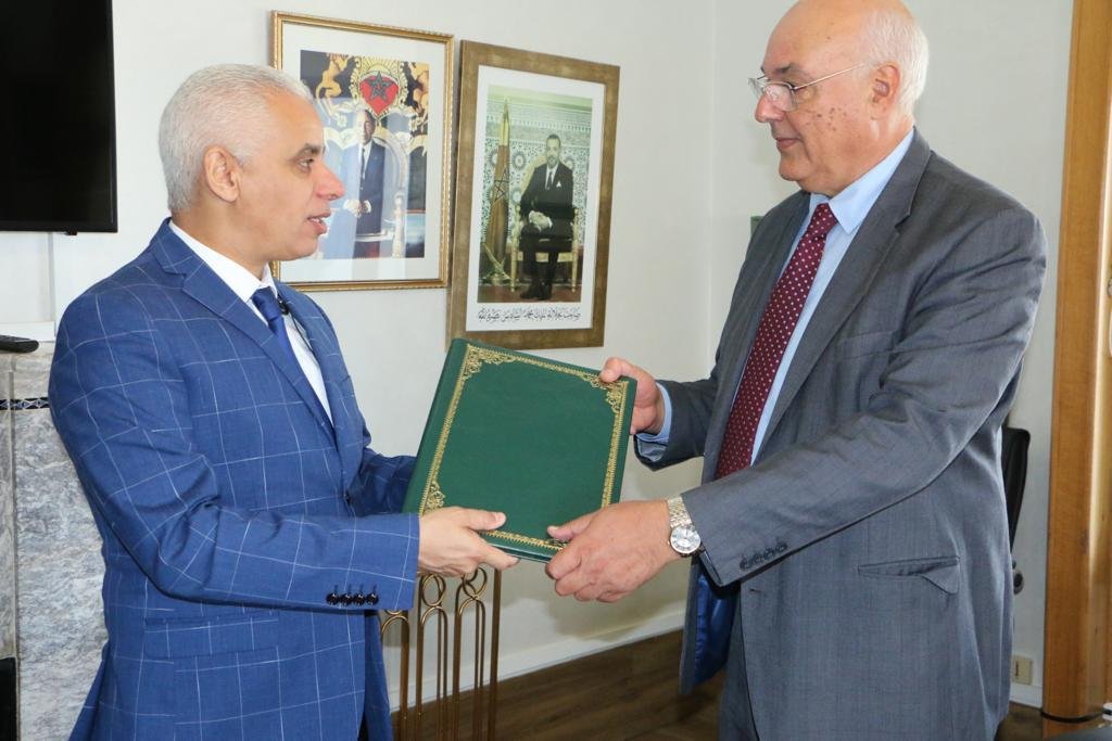 ايت الطالب يواصل جولات الحوار الإجتماعي باستقبال المركزيات النقابية الممثلة في قطاع الصحة