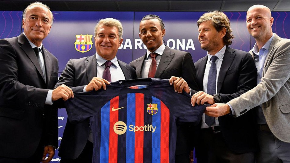 برشلونة يبيع حصة في شركة مملوكة له بـ 100 مليون يورو