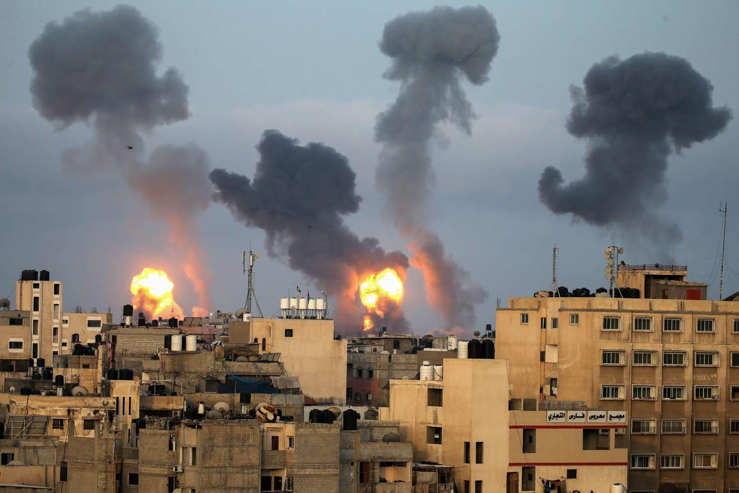 إصابة فلسطينيين بجروح في غارات إسرائيلية على قطاع غزة