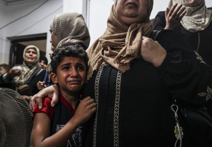 غزة .. مقتل 43 فلسطينيا بينهم 15 طفلا في القصف الإسرائيلي