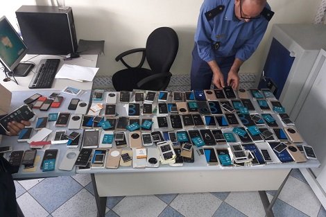 معبر مليلية .. إحباط محاولة تهريب 1066 هاتف نقال