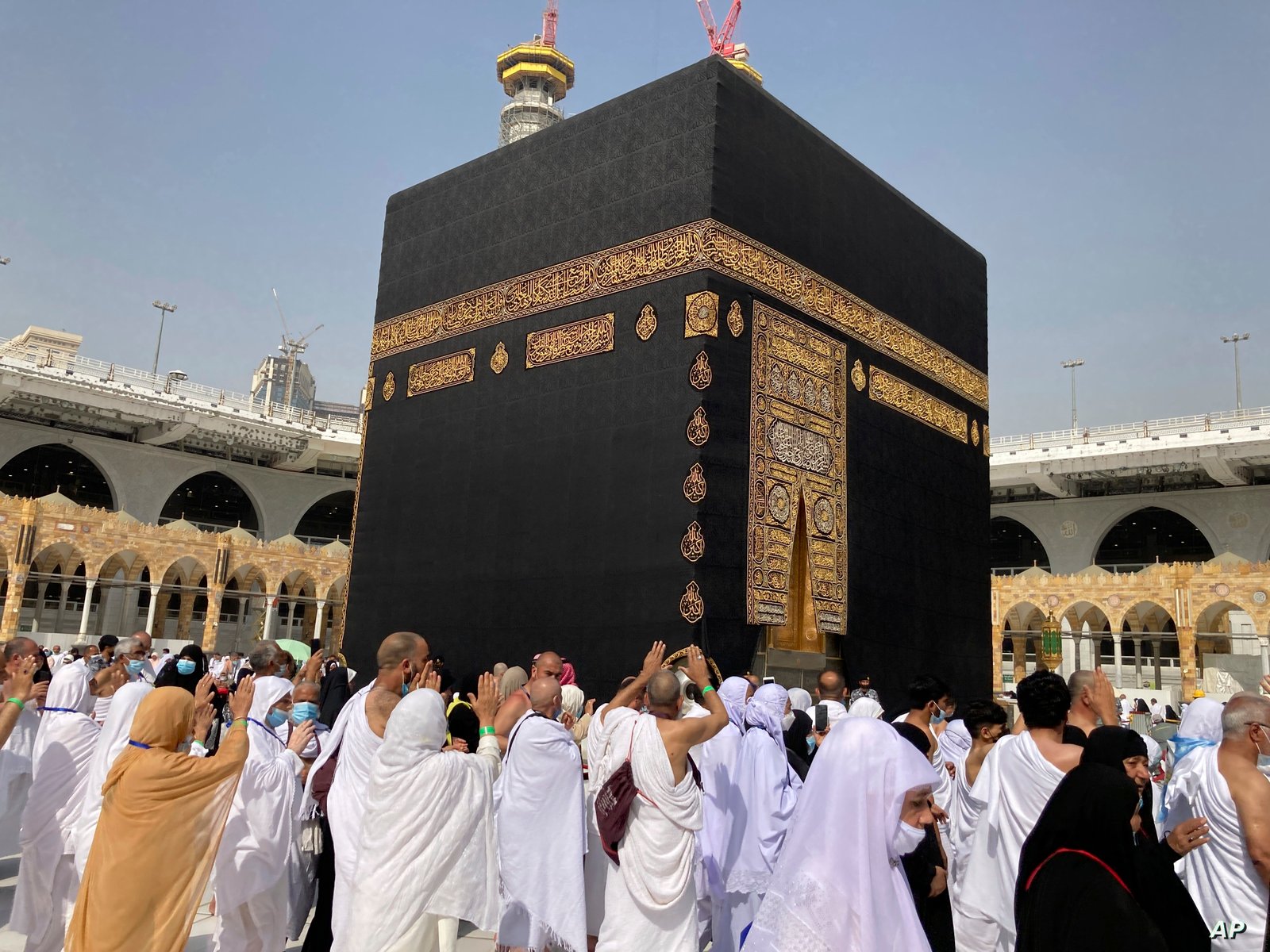 السعودية .. أداء العمرة بكافة أنواع التأشيرات