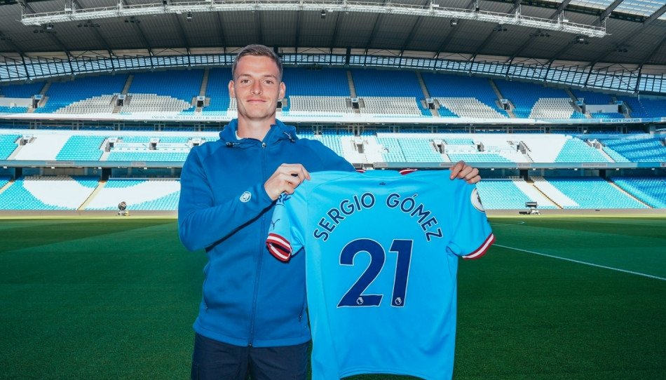 السيتي يُعلن تعاقده مع الإسباني غوميس