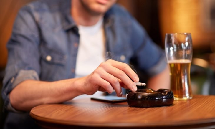 التدخين والكحول أبرز مسببات السرطان عالميا