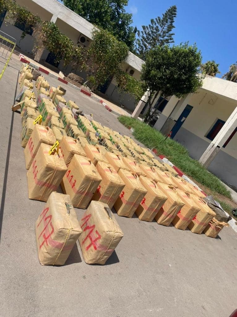حجز طنين و751 كيلوغرام من مخدر الشيرا وتوقيف 6 أشخاص ينشطون في التهريب الدولي للمخدرات بالناظور