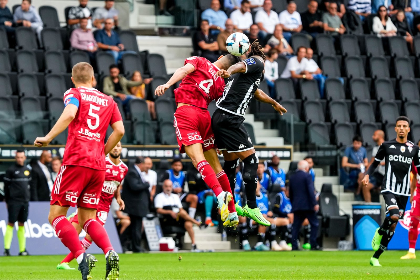 الدولي المغربي أشرف داري يسجل أول أهدافه في الدوري الفرنسي