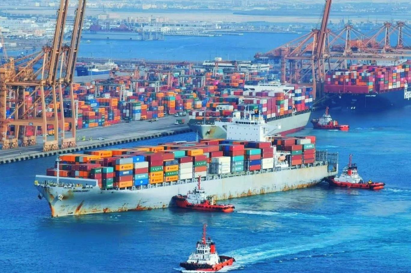 ميناء جدة الإسلامي يعزز الحركة التجارية مع المغرب بـ 6 خطوط وخدمات ملاحية