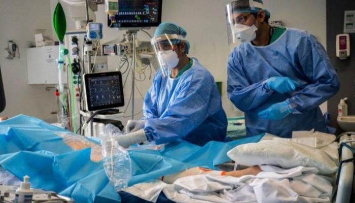 شاب إيطالي يصاب بكورونا والإيدز وجدري القردة