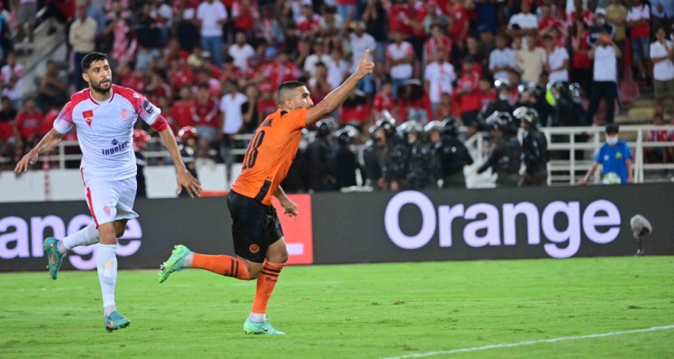 نهضة بركان يتوج بكأس السوبر الإفريقي