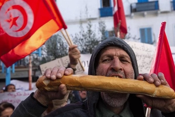 تونس على أبواب “ثورة جياع” بعد نقص كبير في المواد الغذائية