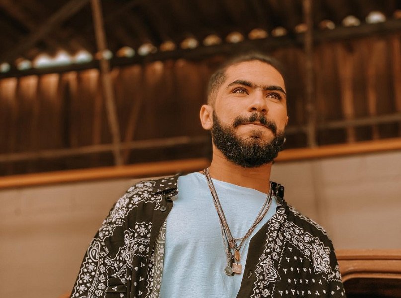 بعد ضجة تصريحة بتعاطي ”مُخدر الحشيش ” الـpps يسائل وزير الشباب والثقافة بسبب ”طوطو ”