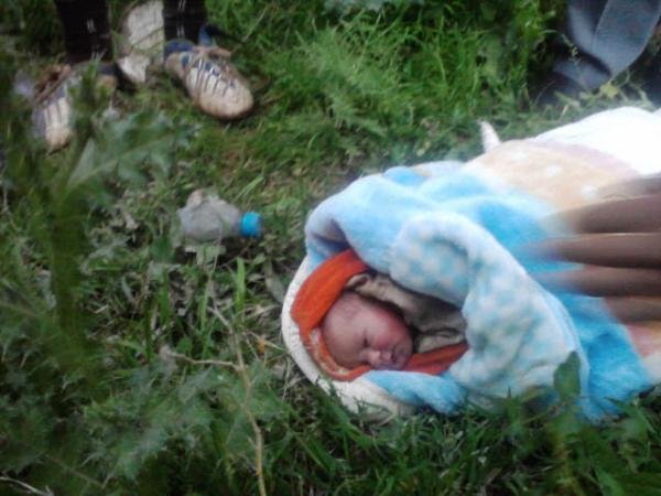 هاد شي ولا كِي خْلَّع…أُم تتخلص من رضيعِها برميه في حاوية أزبال