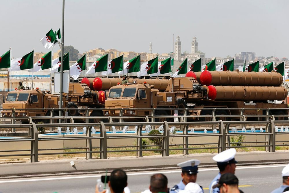 27 عضوا في الكونغرس الأمريكي يطلبون معاقبة الجزائر بسبب تمويلها روسيا لمواصلة الحرب في أوكرانيا