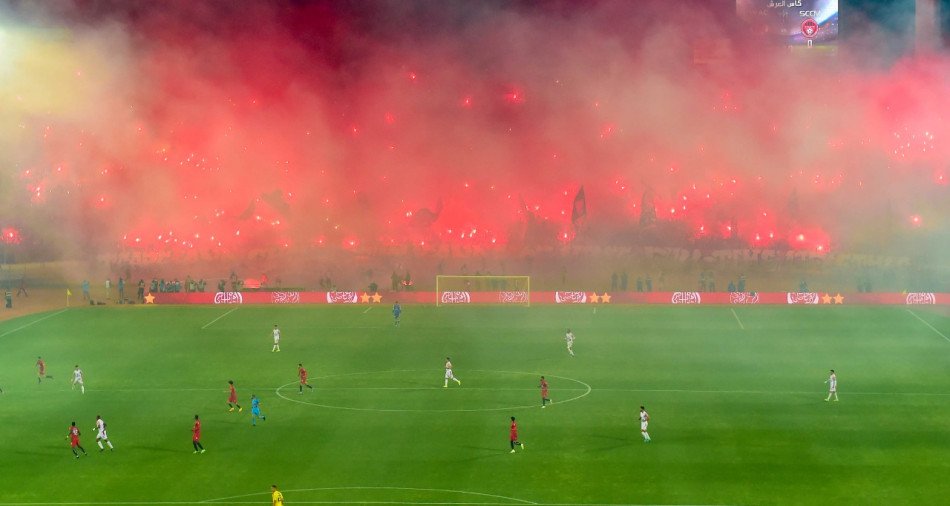 لجنة التأديب تعاقب 6 أندية بسبب استعمال جماهيرها للشهب النارية