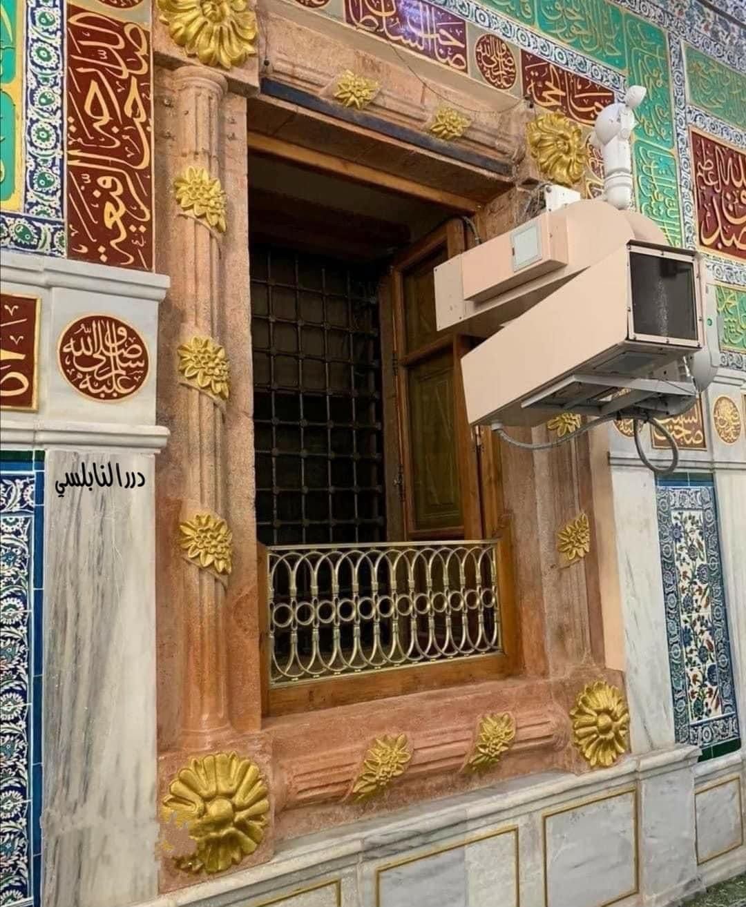 هل سمعت عن نافذة لم تغلق منذ أكثر من 1400 عام ؟