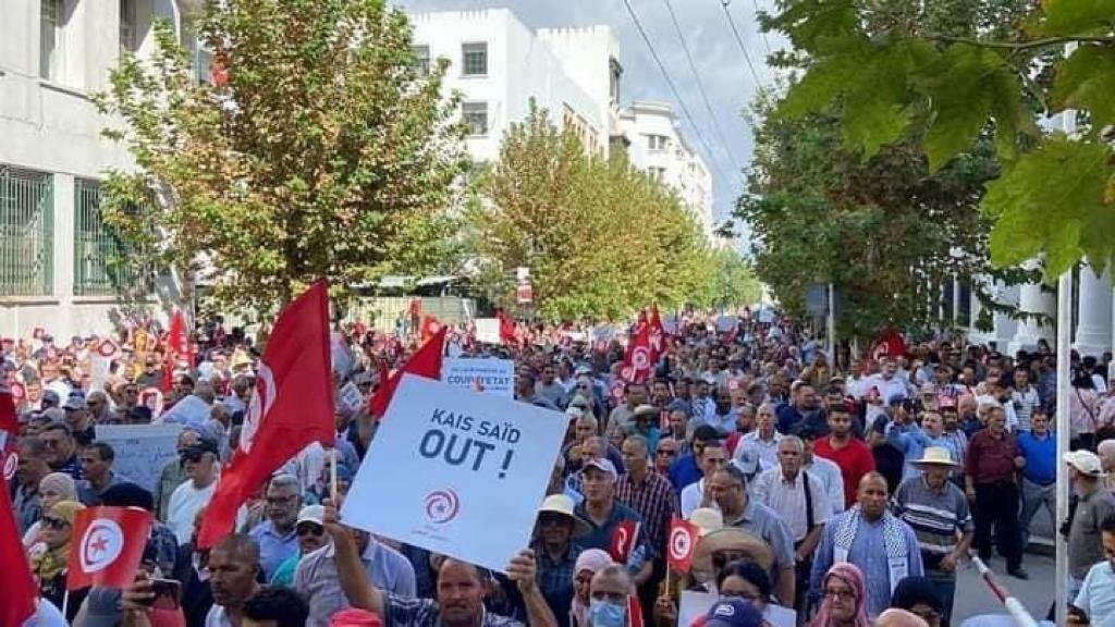 مظاهرات حاشدة في تونس تطالب بإسقاط النظام