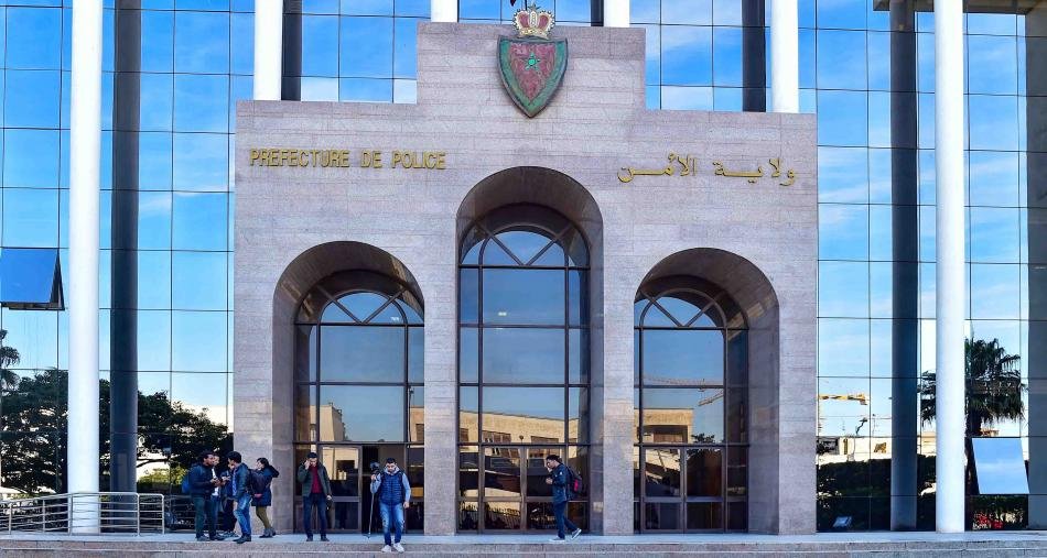 سخونية الرأس وما دير…بوليس البيضاء يعتقل مشجعين يحملون أسلحة بيضاء