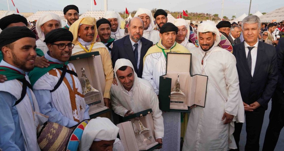 تتويج السربة الفائزة بجائزة صاحب الجلالة للتبوريدة