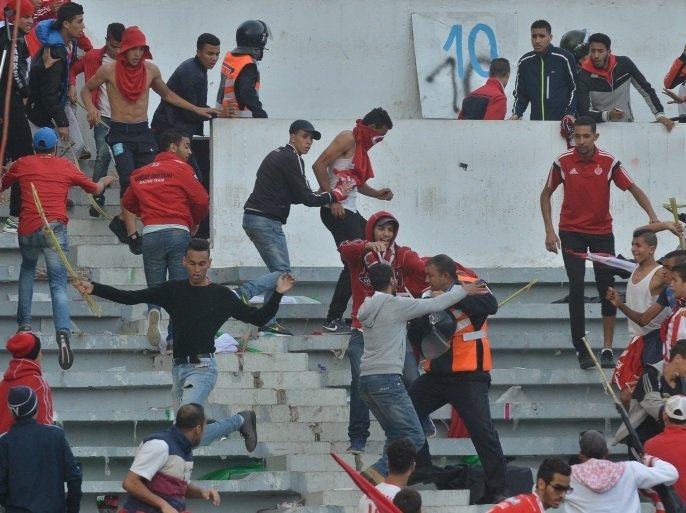ديربي..شجار عنيف بين جماهير الرجاء والوداد