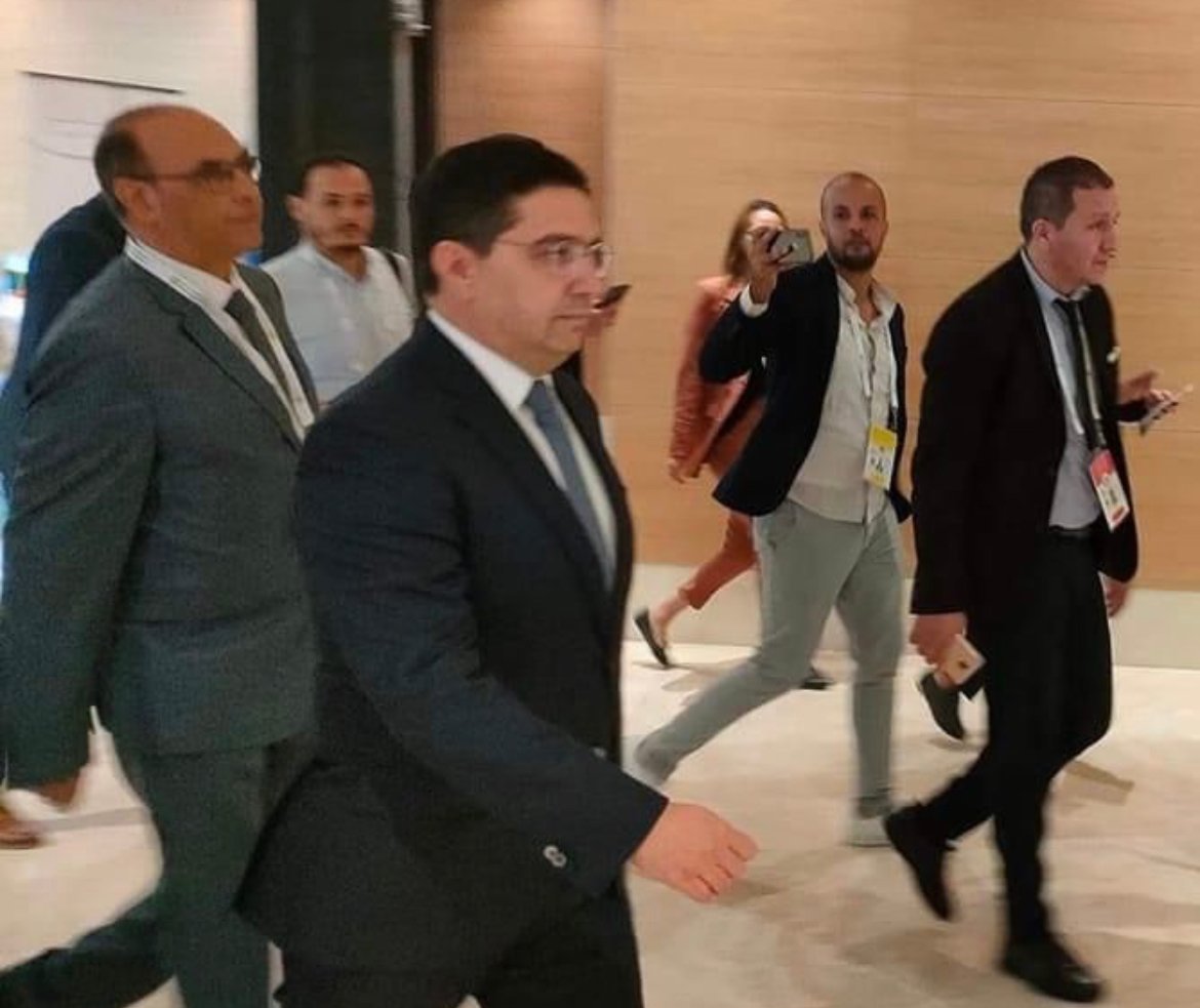 وزير الخارجية المغربي يصل إلى الجزائر