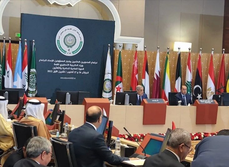 تسليح إيران لجبهة “البوليساريو” يشعل الخلاف بين العمامرة وبوريطة بالقمة العربية