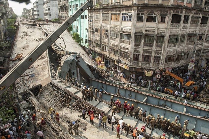 انهيار جسر يصرع 60 شخصا في الهند