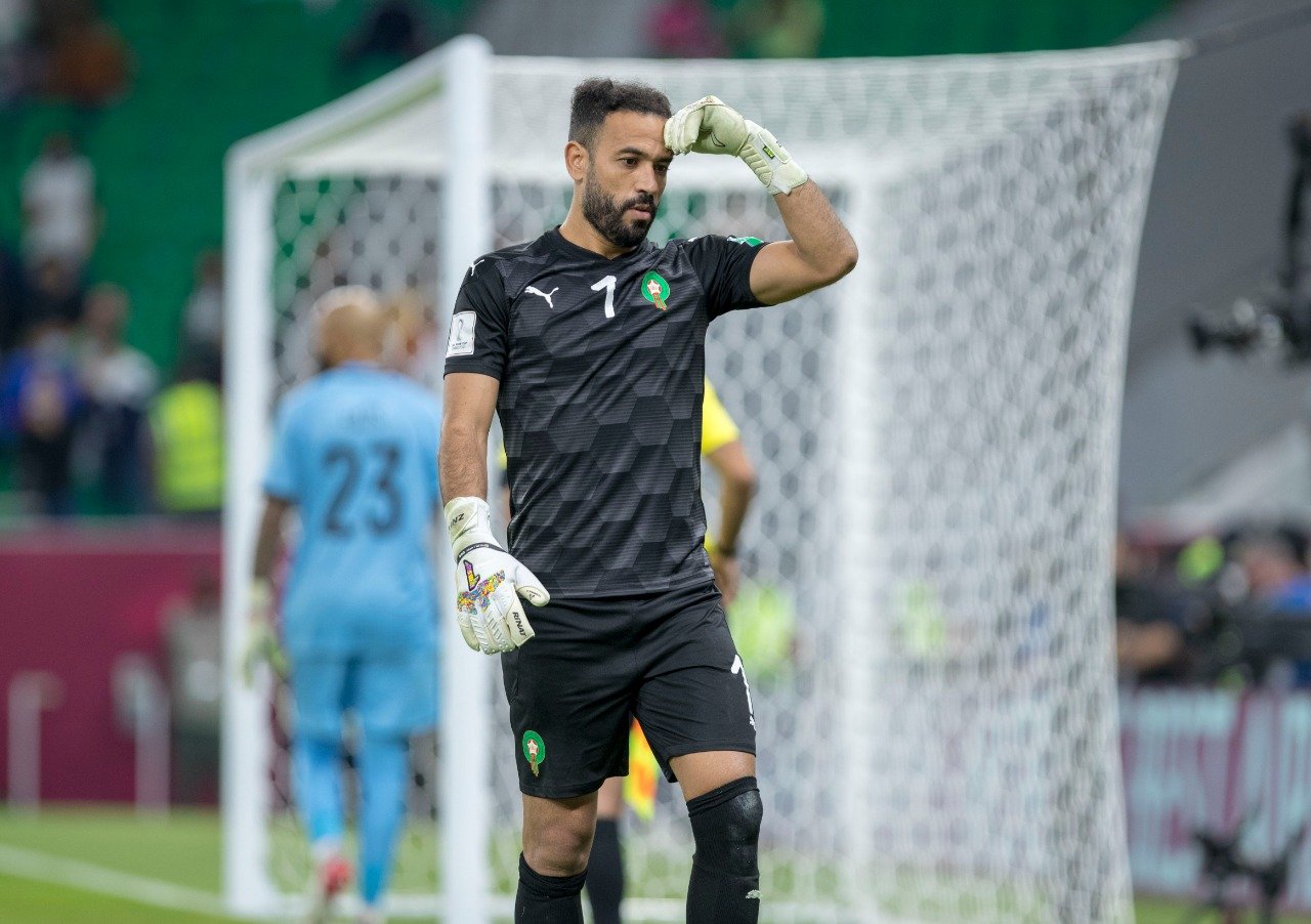 أنس الزنيتي يُجري عملية جراحية