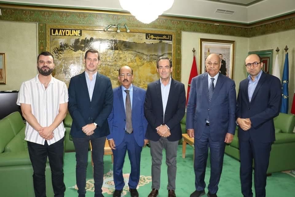 وفد إسباني يترأسه ”خوسيه بونو” يحل بالعيون