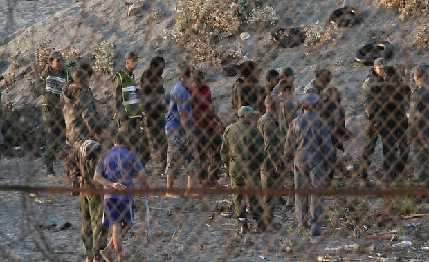 إجهاض هجوم مهاجرين سريين من جنوب الصحراء على باب سبتة المحتلة