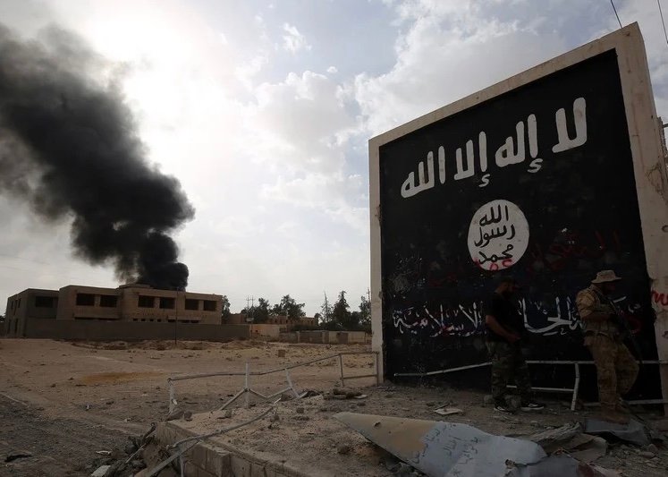 العراق يتسلم من لبنان حفيد أخ غير شقيق لصدام حسين متهما بالارتباط بتنظيم “الدولة”