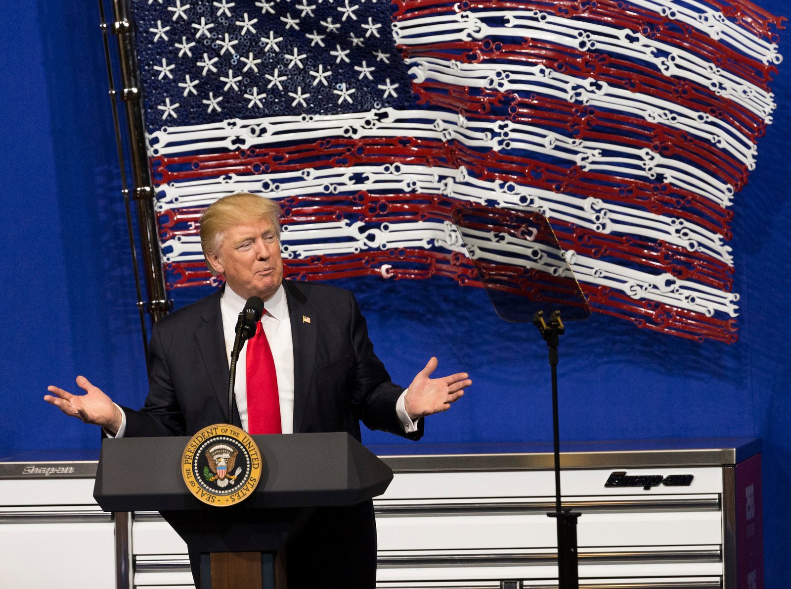 دونالد ترامب يعلن رسميا ترشحه للانتخابات الرئاسية الأمريكية المقبلة