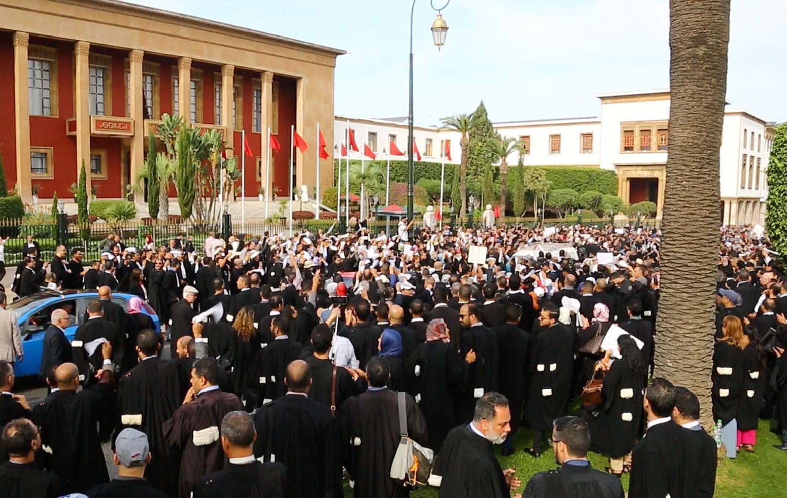 المحامون يتوصلون إلى اتفاق مع رئيس الحكومة بشأن الضريبة