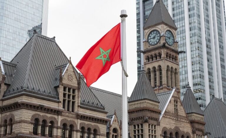 كندا.. العلم المغربي يزين مبنيي برلمان أونتاريو وبلدية تورونتو
